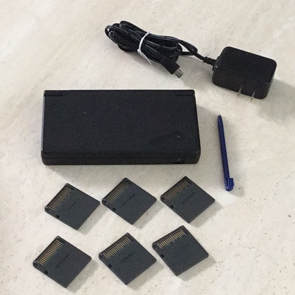 Nintendo DSi Console & 6 Nintendo DS Games Handheld System & Charger Toy Story - Picture 7 of 16